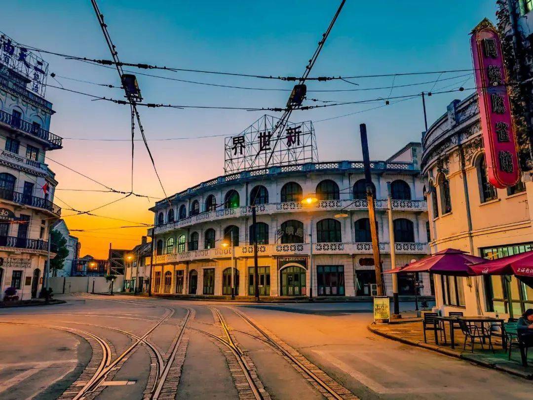 Art and Creativity: From Shanghai Cinema to Contemporary Art Districts